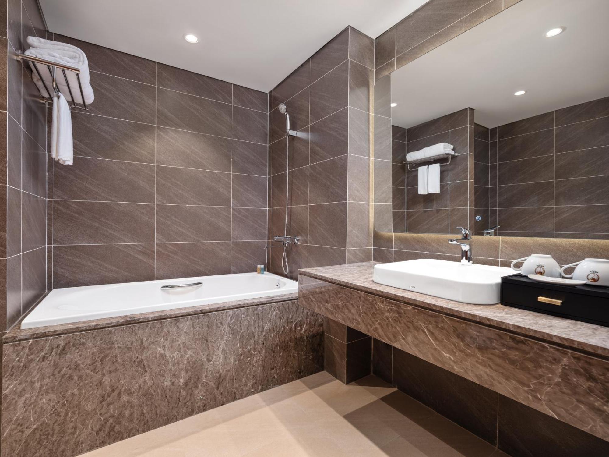 Nesta Hotel & Spa ฮานอย ภายนอก รูปภาพ